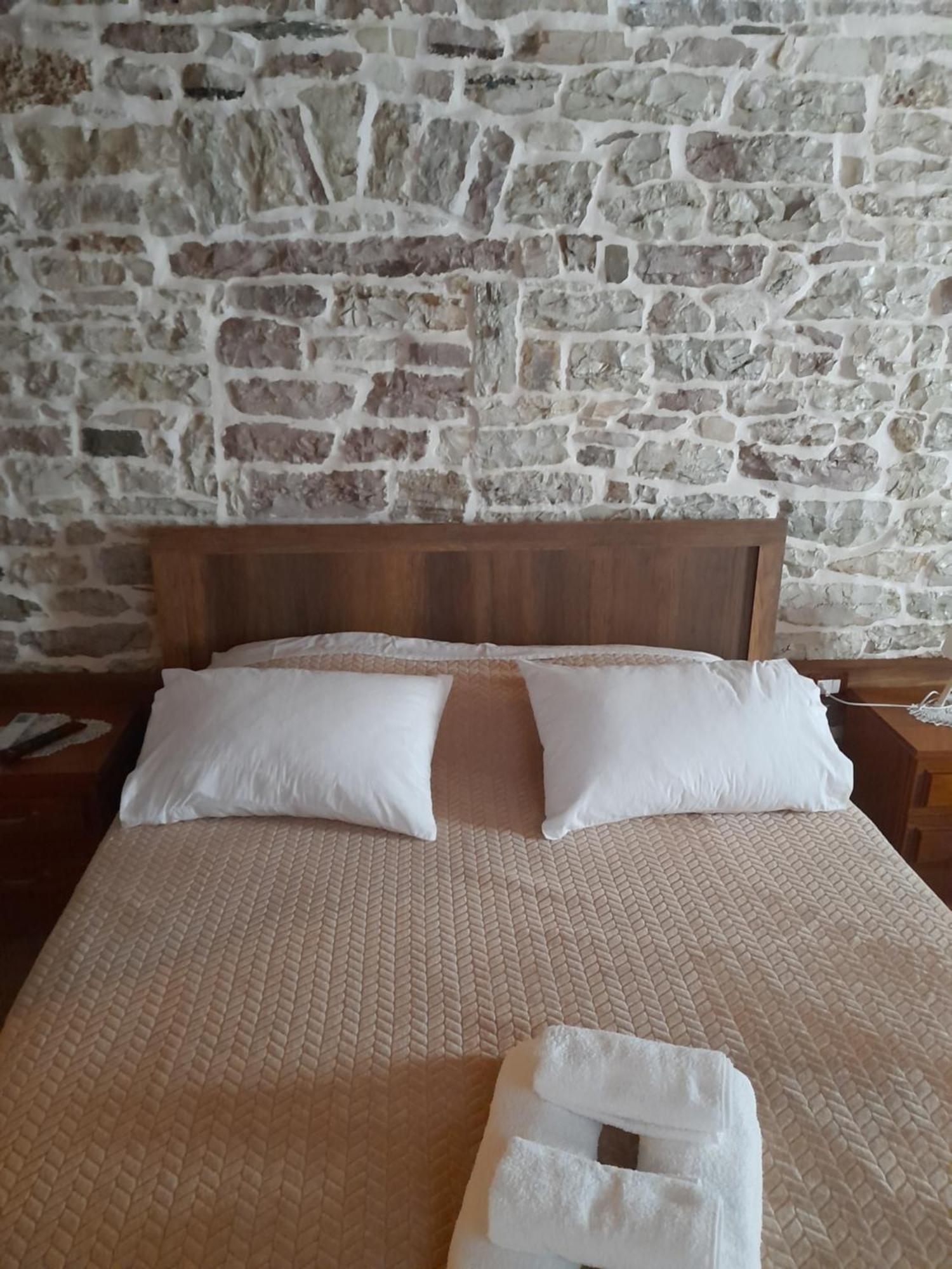 Guest House Ani Gjirokastër Habitación foto